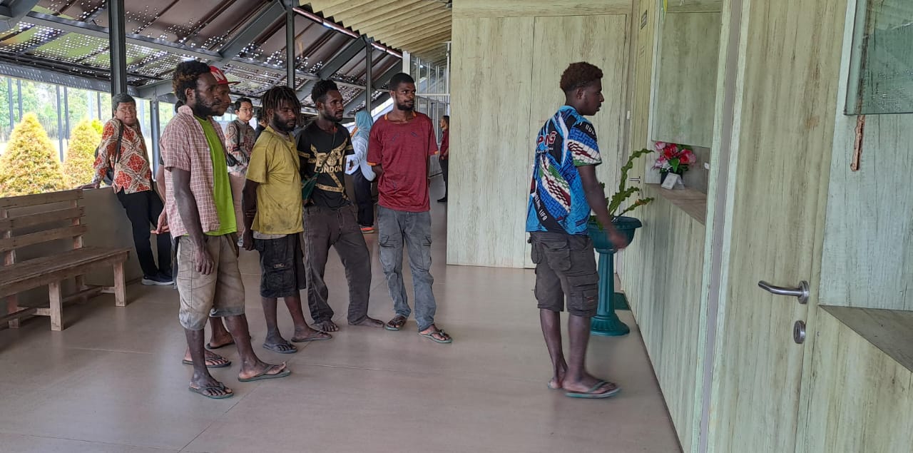 Polsek Sota dan petugas PLBN gencar laksanakan Pemeriksaan Pelintas batas PNG ke RI