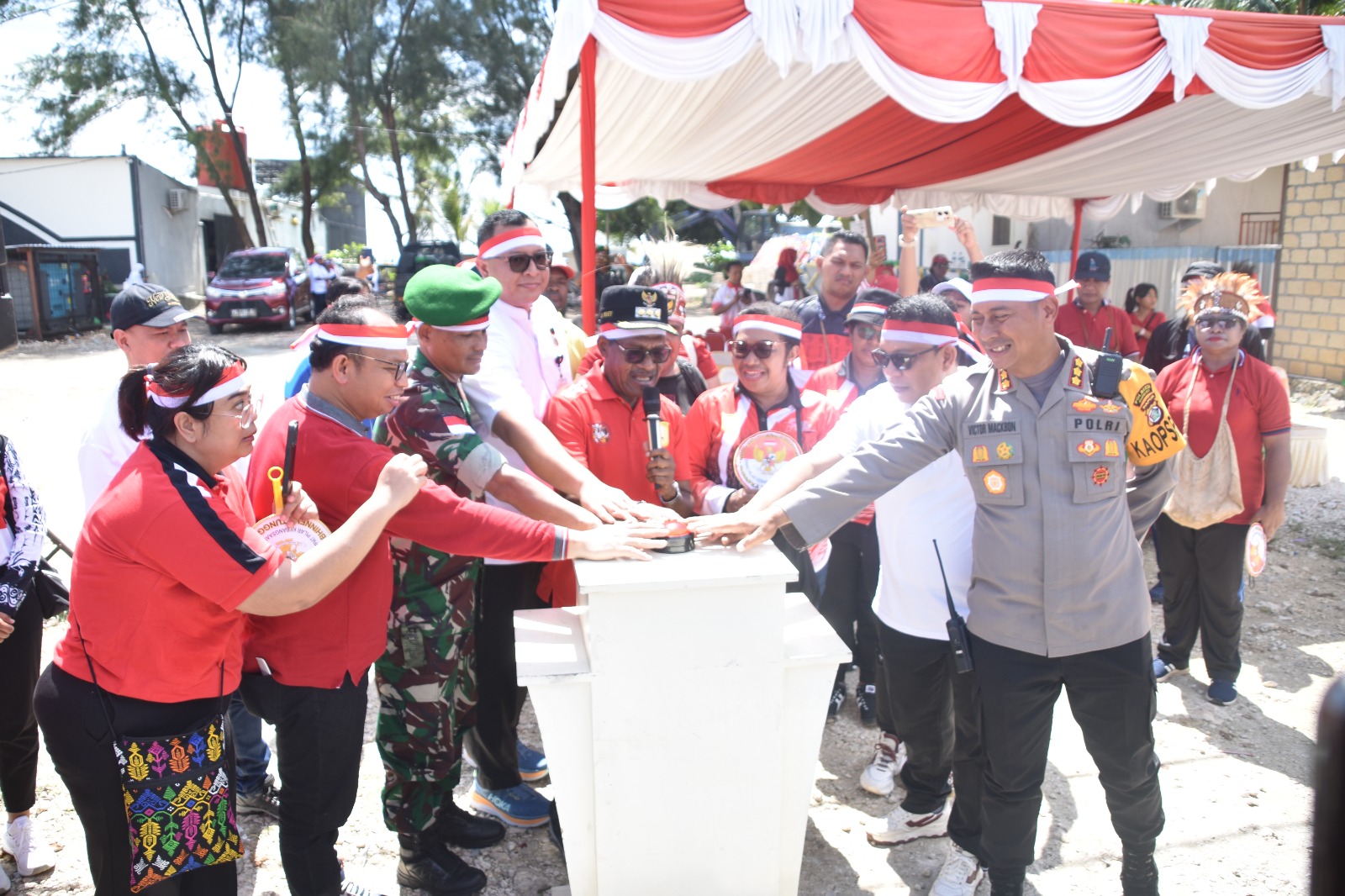 Rayakan Hari Integrasi Papua ke NKRI, Kapolresta Hadiri Giat Pembentangan Bendera Merah Putih Sepanjang 11 KM