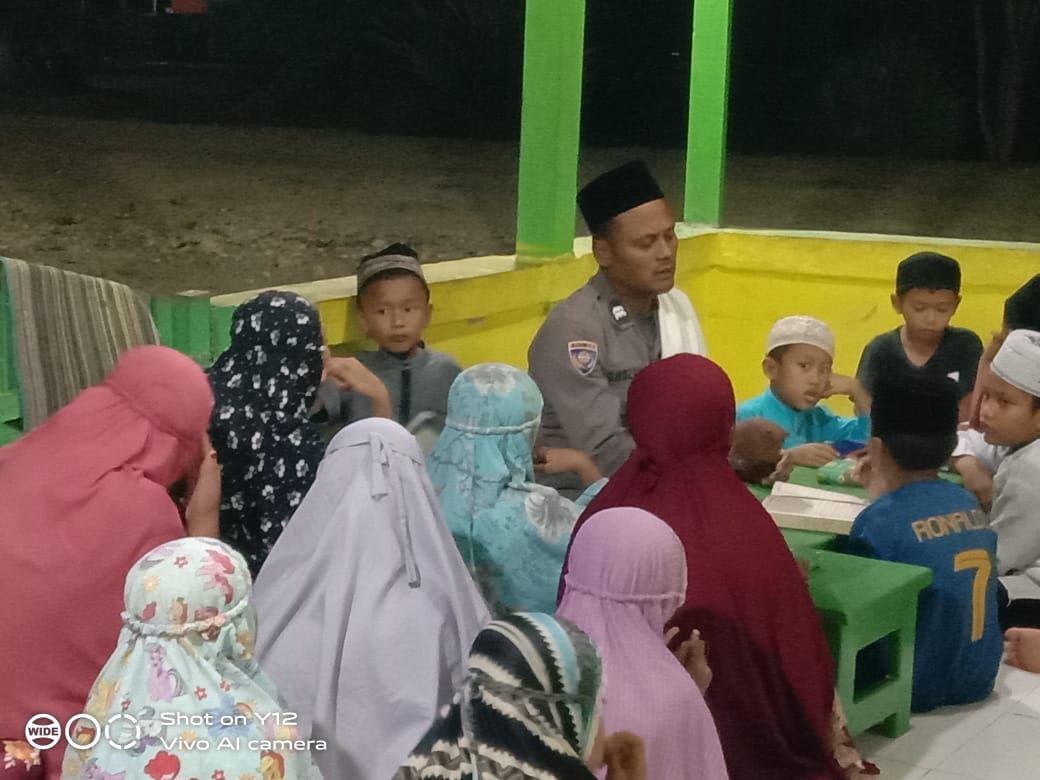 Polisi Di Kab. Keerom Ajar Mengaji 65 Santri dan Santriwati Setiap Harinya