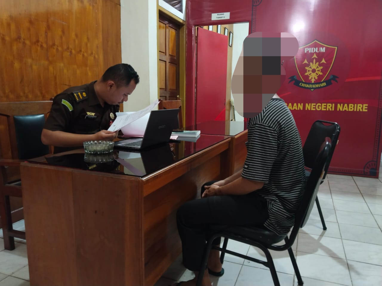 Satnarkoba Polres Nabire Serahkan Tersangka Tindak Pidana Narkotika ke Kejaksaan Negeri Nabire