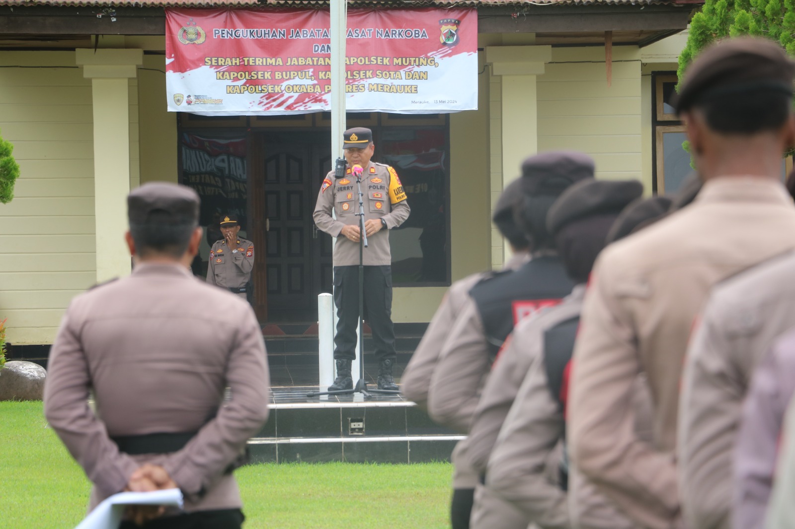 Kabag Ops Polres Merauke Pimpin Apel Kesiapan Pengamanan, 300 Personel TNI-Polri Dilibatkan
