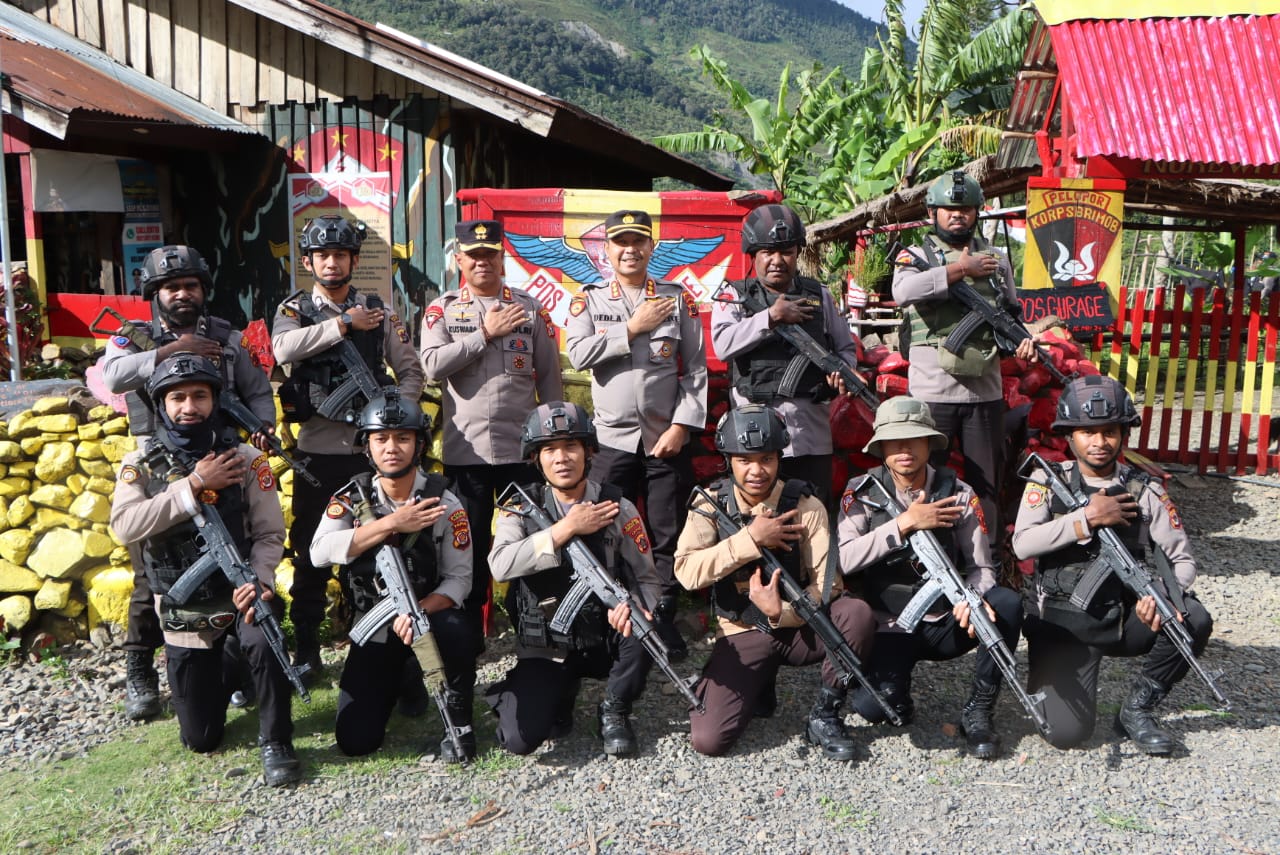 Kapolres Puncak Jaya Mendampingi L.O Polda Papua Tengah pada Kunjungan ke Pos TNI-POLRI