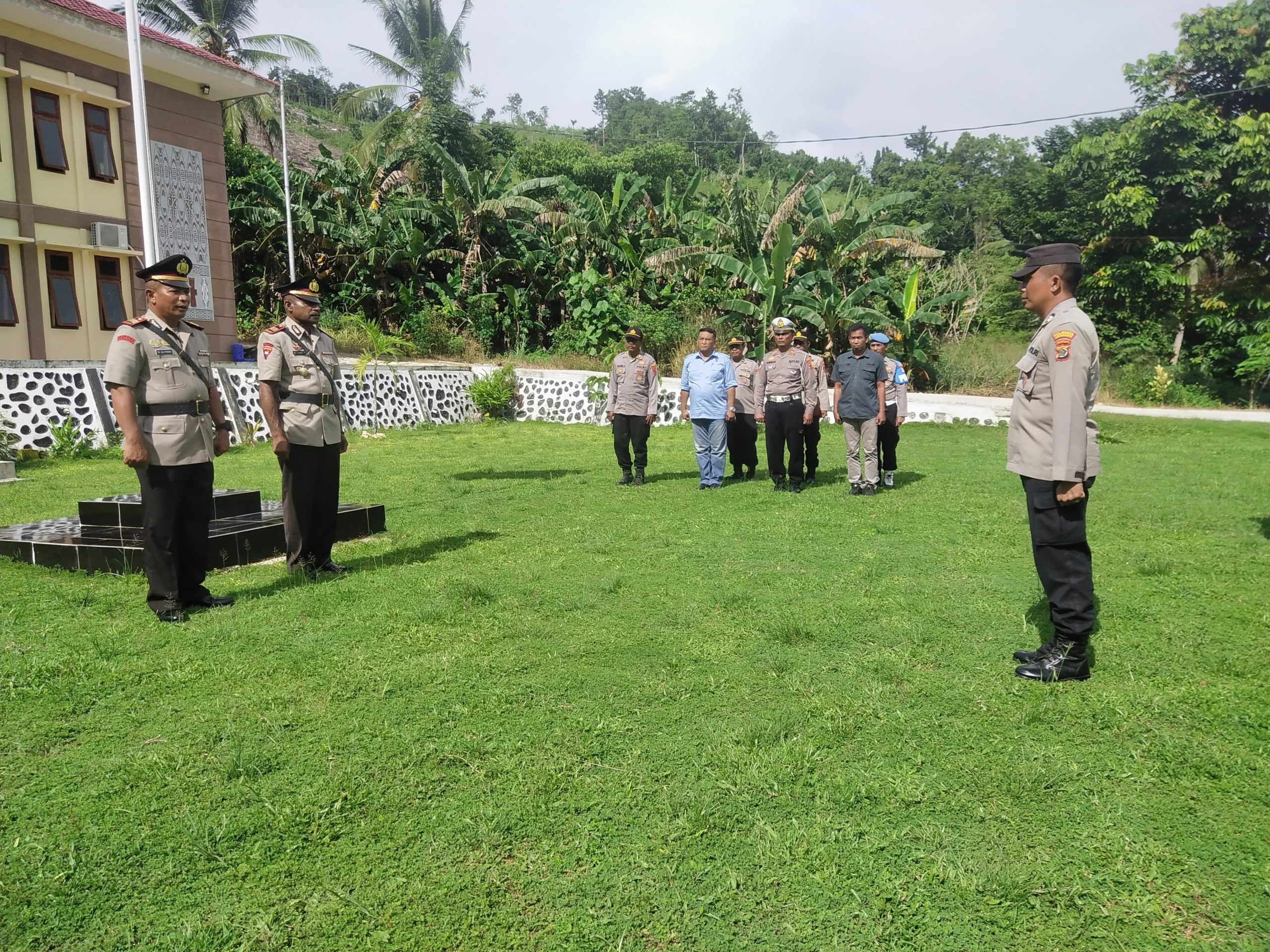 Ada Haru di Pisah Sambut Kapolsek Muara Tami yang Baru dan Lama di Depan Personelnya