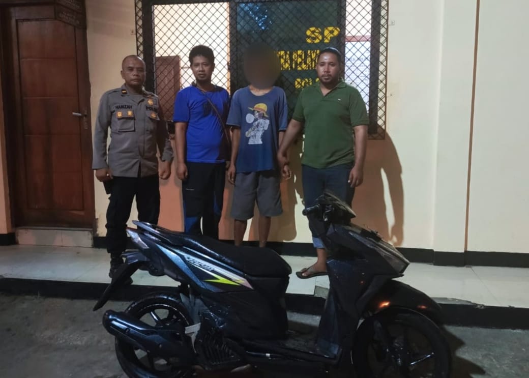 Polsek Abepura Serahkan Pelaku Curanmor ke Polsek Heram Bersama BB