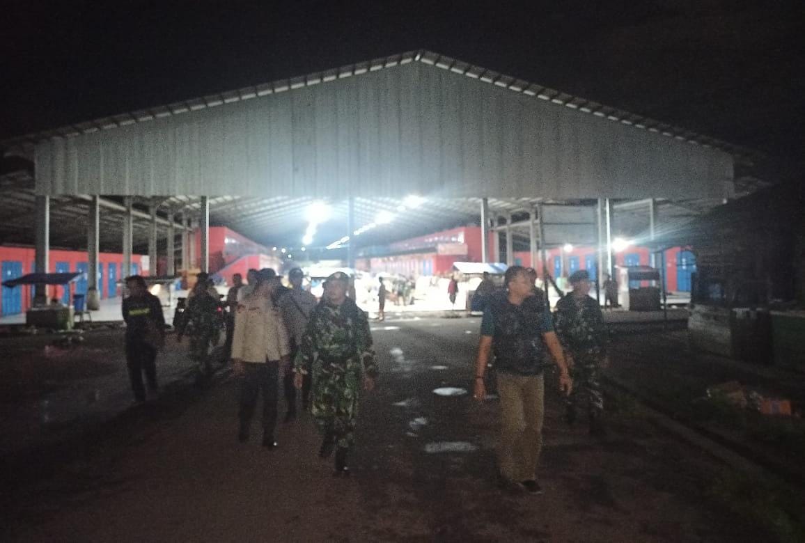 Rutin Melakukan Patroli Malam, Komitmen TNI-Polri Menjaga Kamtibmas di Kabupaten Kepulauan Yapen