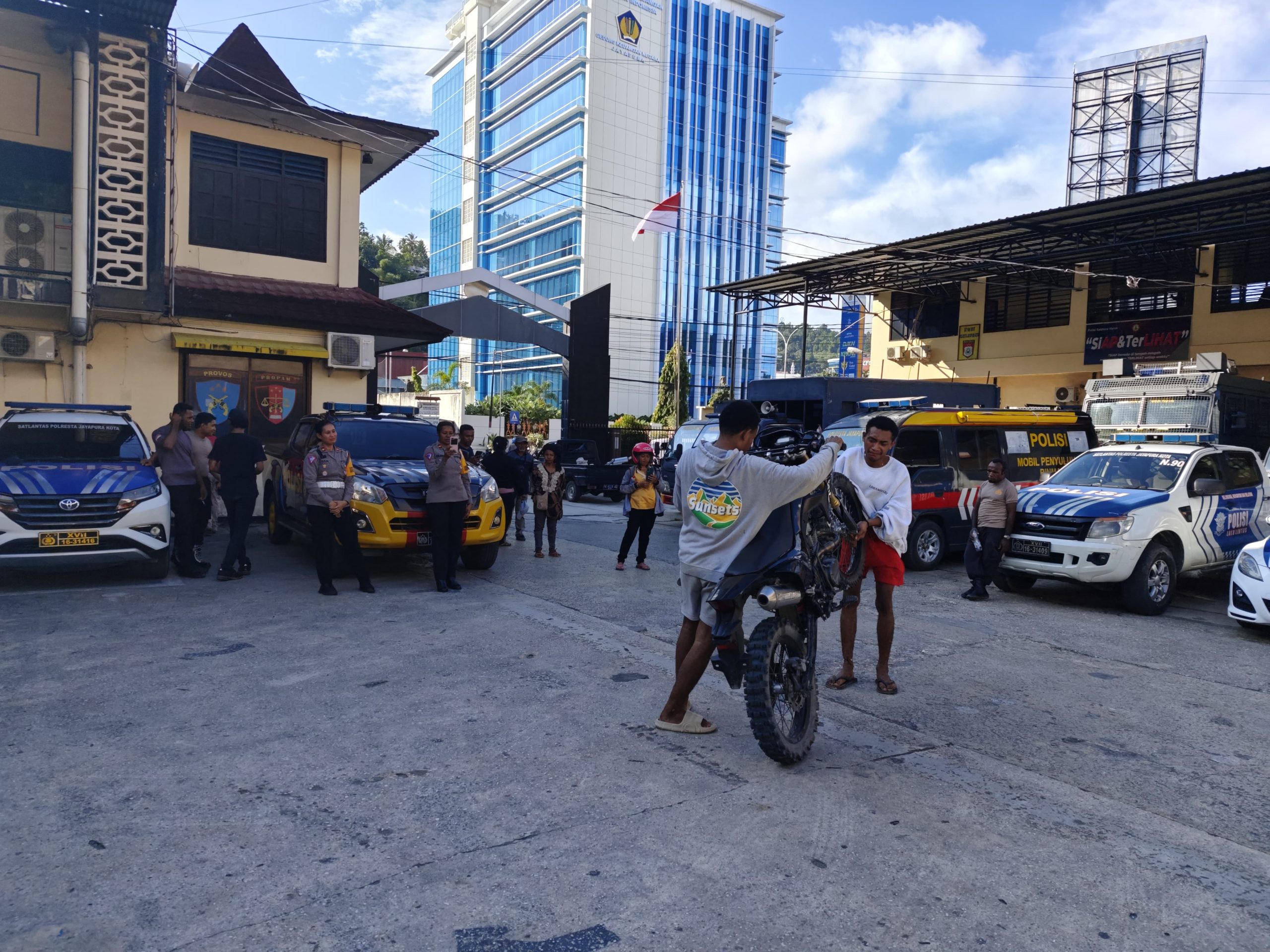 Sat Lantas Polresta Tindak Tegas Pelanggaran Lalu Lintas Yang Viral di Jembatan Merah
