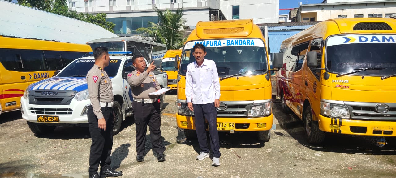 Polda Papua Lakukan Pengawasan Bus Guna Antisipasi Kecelakaan Lalu Lintas