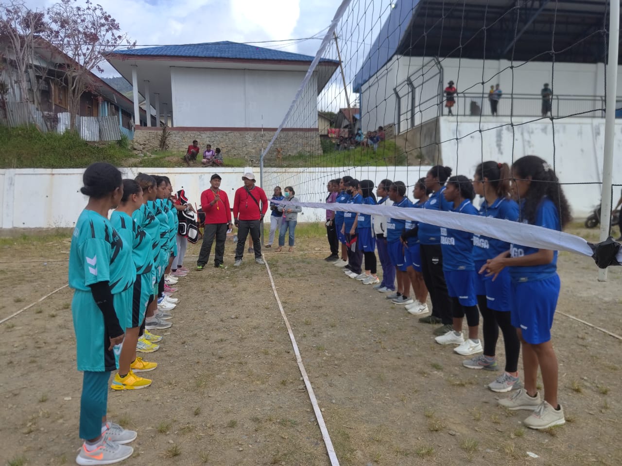 Jelang Hari Bhayangkara Ke 78, Kapolres Tolikara Pimpin Upacara Pembukaan Lomba Pertandingan Bola Voli, Bulu Tangkis Dan Sepak Takraw