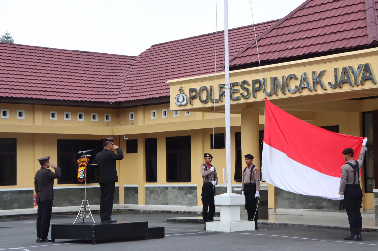 Kapolres Puncak Jaya Pimpin Upacara Bendera Dalam Rangka Hari Lahir ...