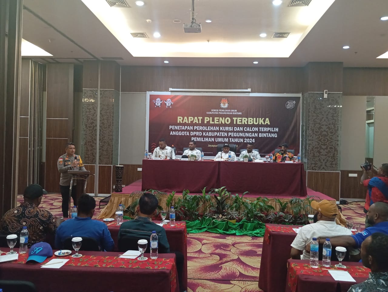 Kapolres Pegunungan Bintang Hadiri Rapat Pleno Terbuka Penetapan Perolehan Kursi dan Calon Terpilih DPRD Pegunungan Bintang