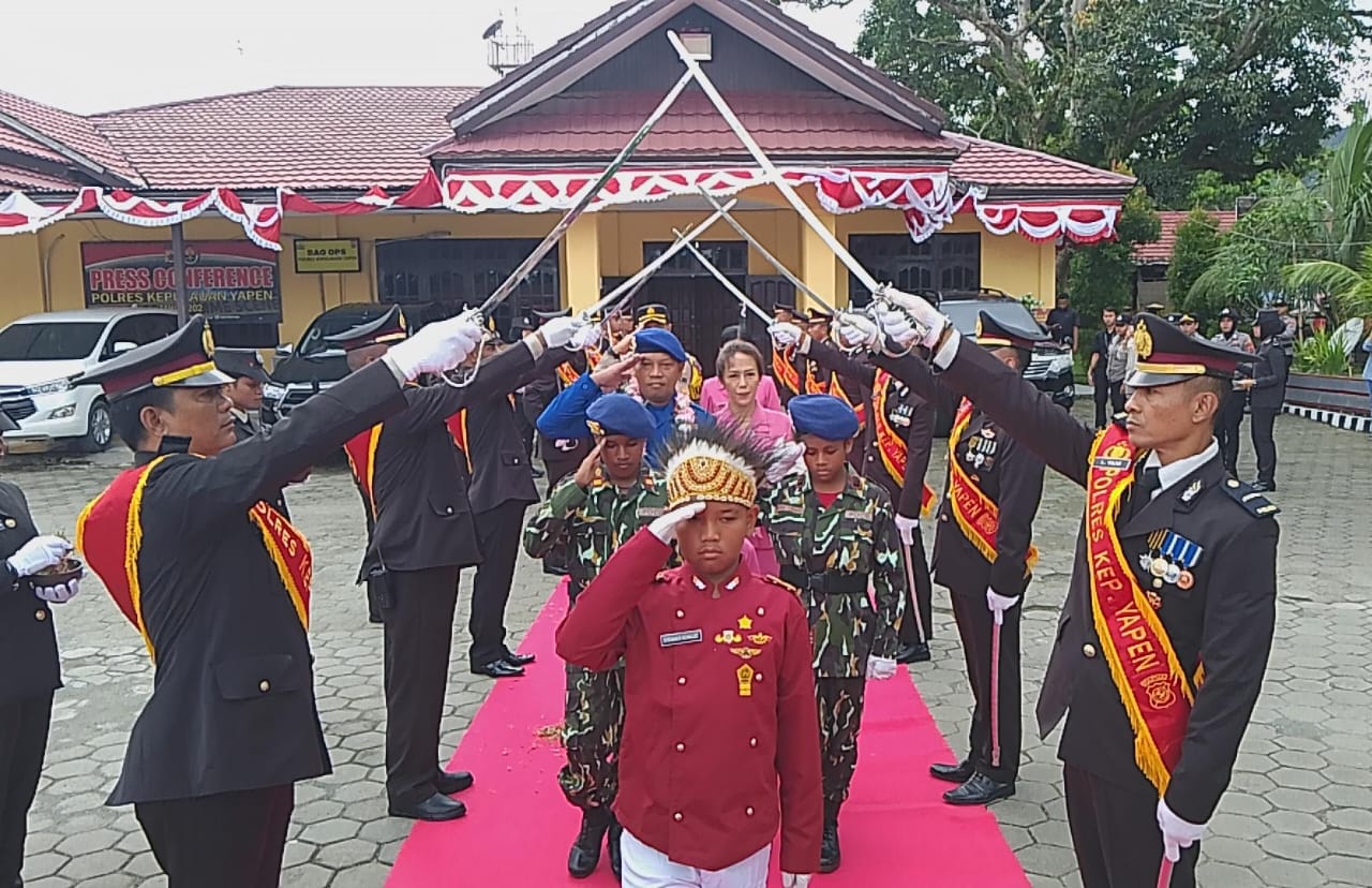 Kisah Haru Dihelakan Saat Tradisi Pedang Pora Melepas AKBP Herzoni Saragih Beserta Keluarga