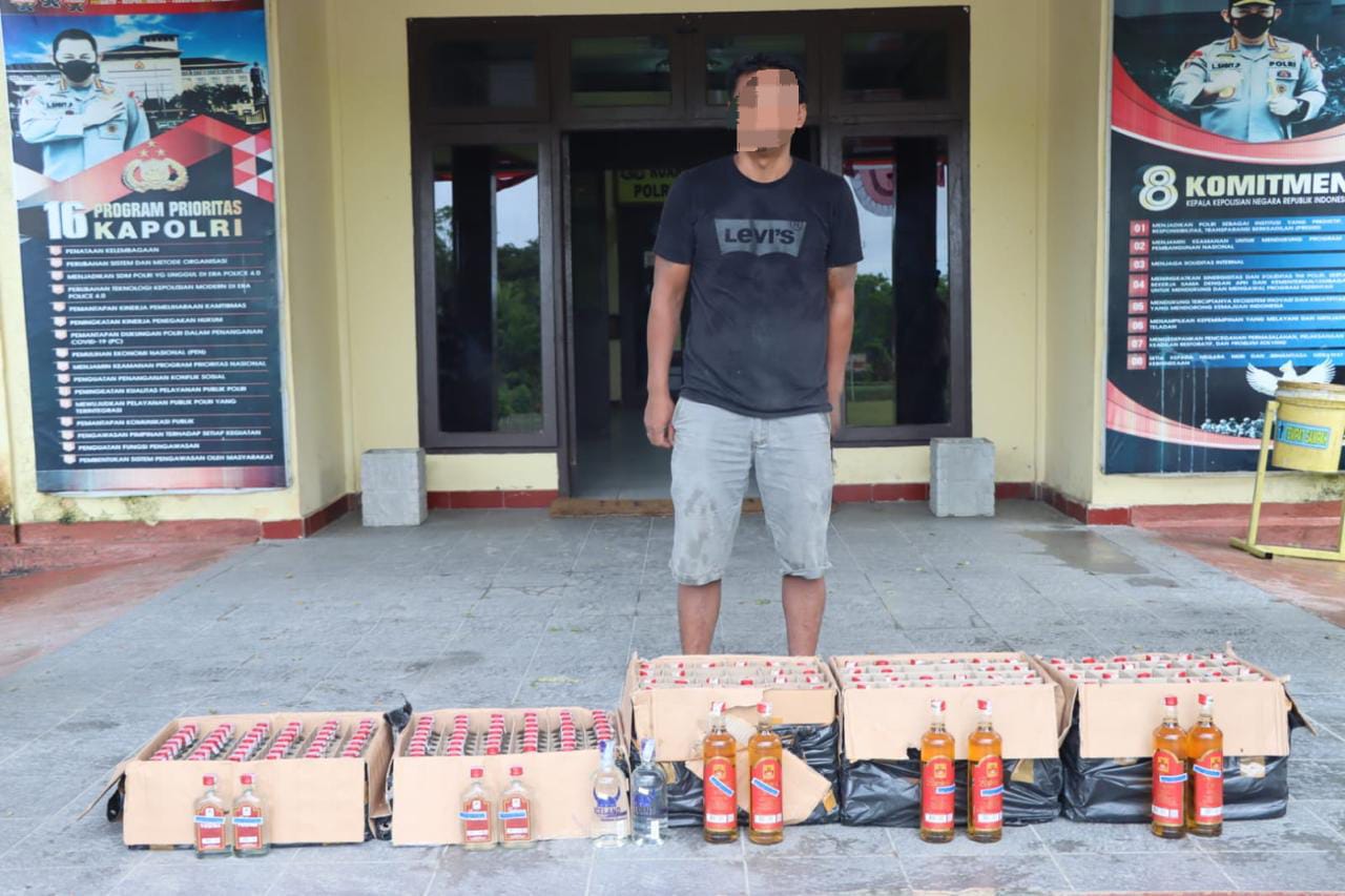 Penyelundupan Ratusan Botol Miras Berbagai Merek, Berhasil Digagalkan Polres Keerom.