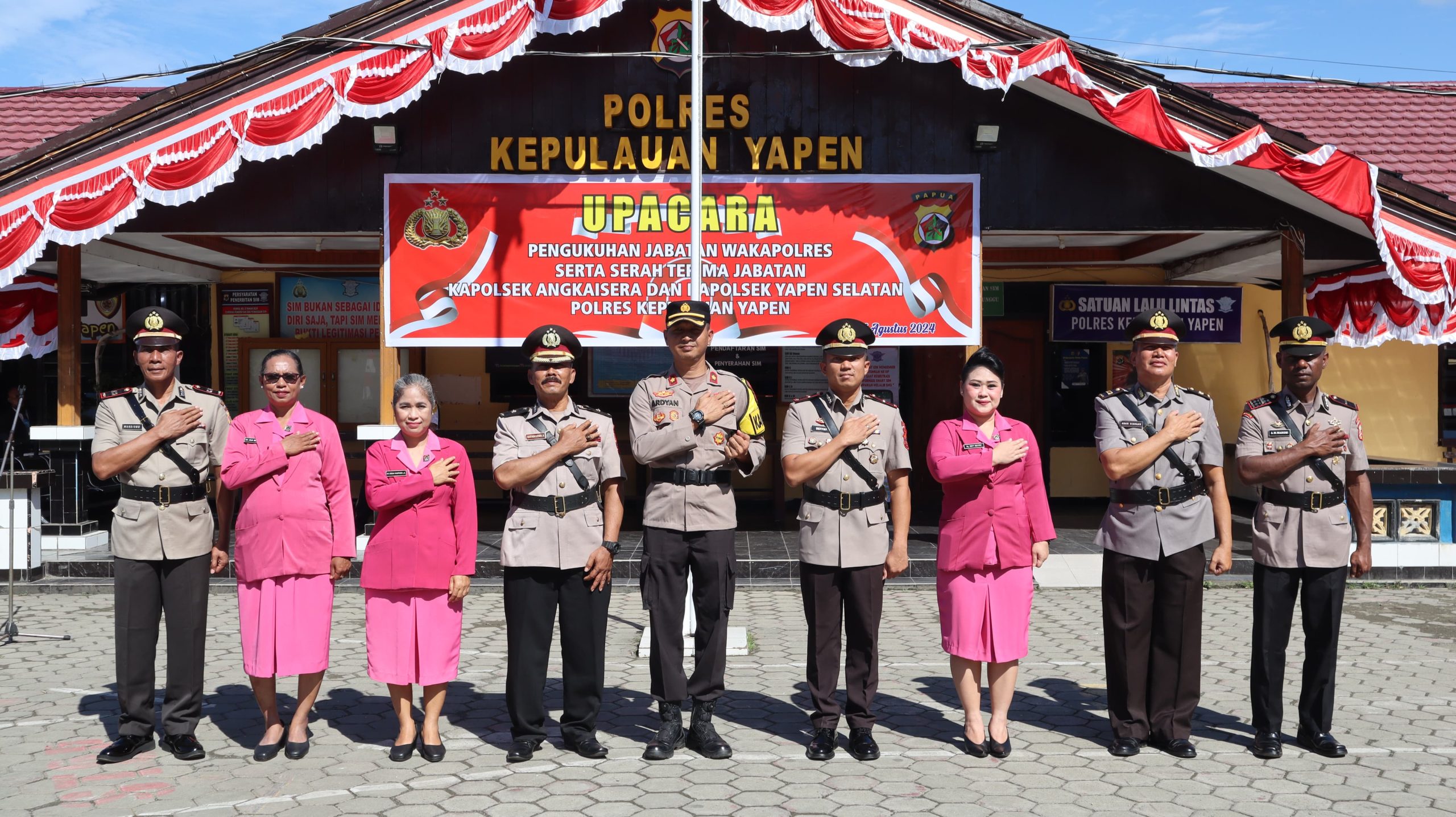 Kapolres Kepulauan Yapen Pimpin Upacara Pengukuhan Jabatan Wakapolres Dan Serah Terima Jabatan 2 Kapolsek Polres Kepulauan Yapen