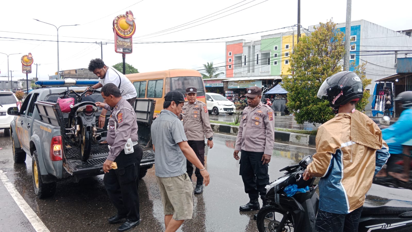 Personel Lalu Lintas Respon Cepat Lakalantas di Jalan Hasanuddin, Dua Pengendara Motor Tewas