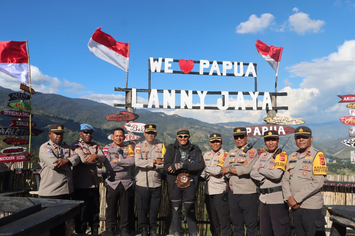 Selamat Datang Komjen (Purn) Drs. Nanan Soekarna Bersama Tim Ring Of Fire Adventure di Kabupaten Lanny Jaya