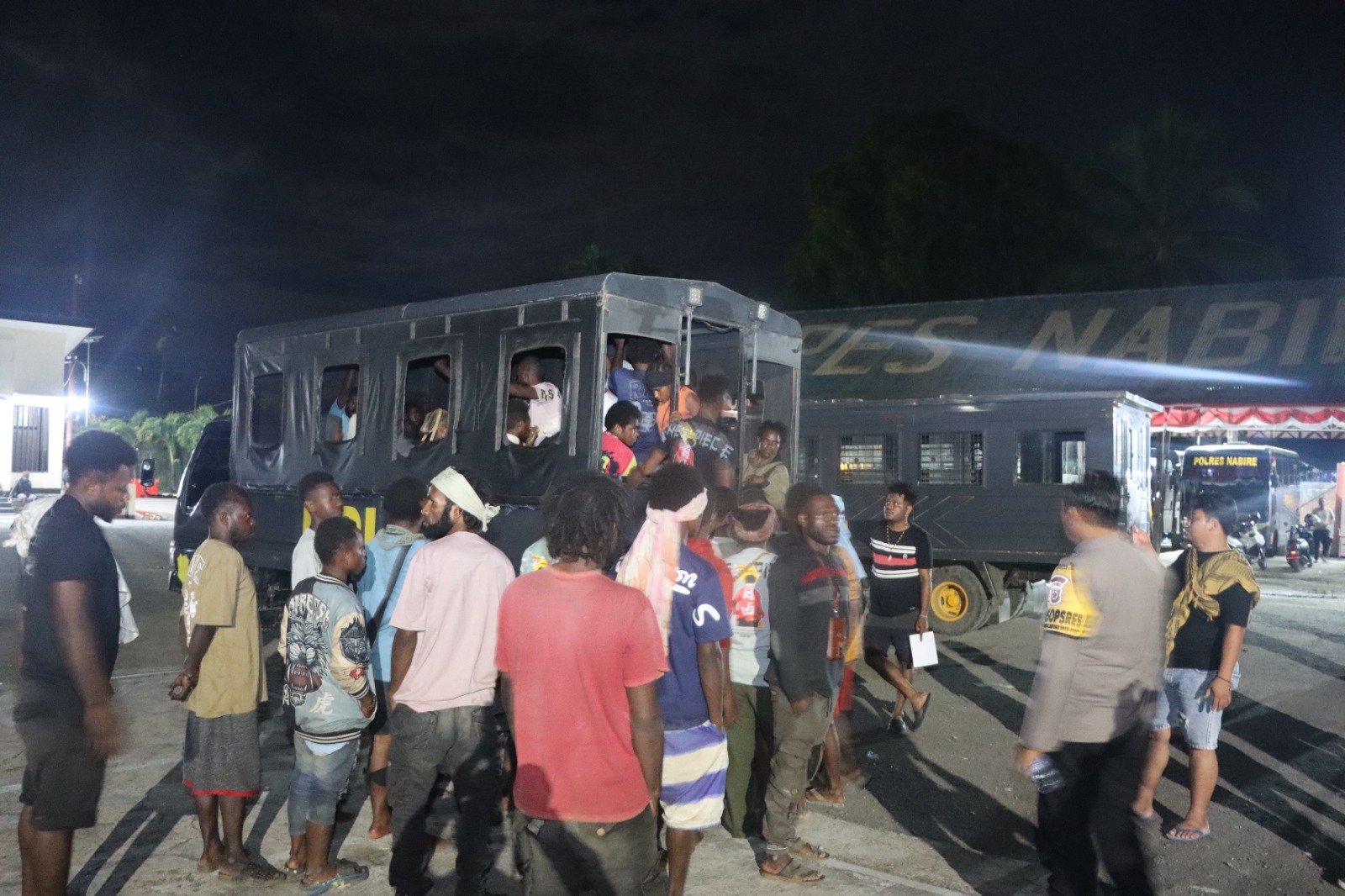 Polres Nabire Gandeng Tokoh Adat dalam Pemulangan Massa Aksi Pasca Pembubaran