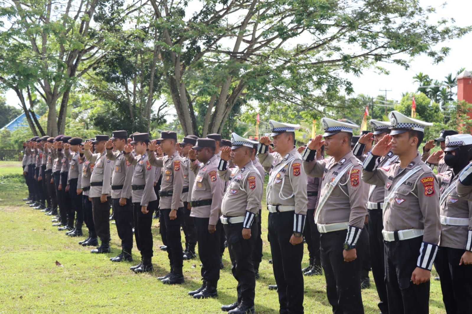 Puluhan Personil Disiagakan Dalam Amankan Tahapan Pendaftaran Pilkada 2024 di Kab. Keerom