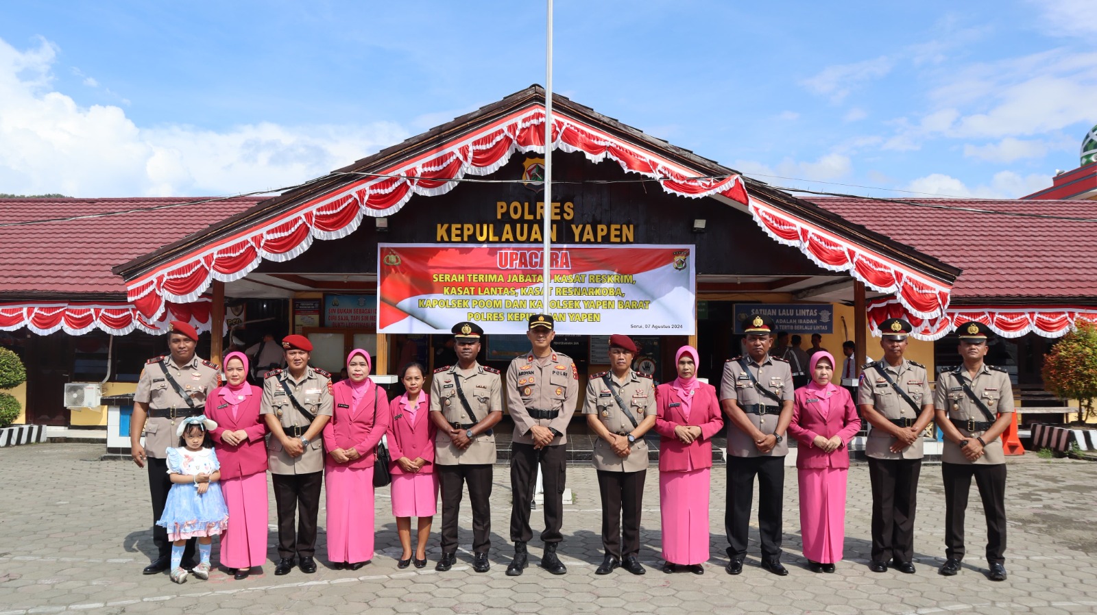 Kapolres Kepulauan Yapen Pimpin Upacara Serah Terima Jabatan PJU Polres, Kapolsek Poom dan Kapolsek Yapen Barat