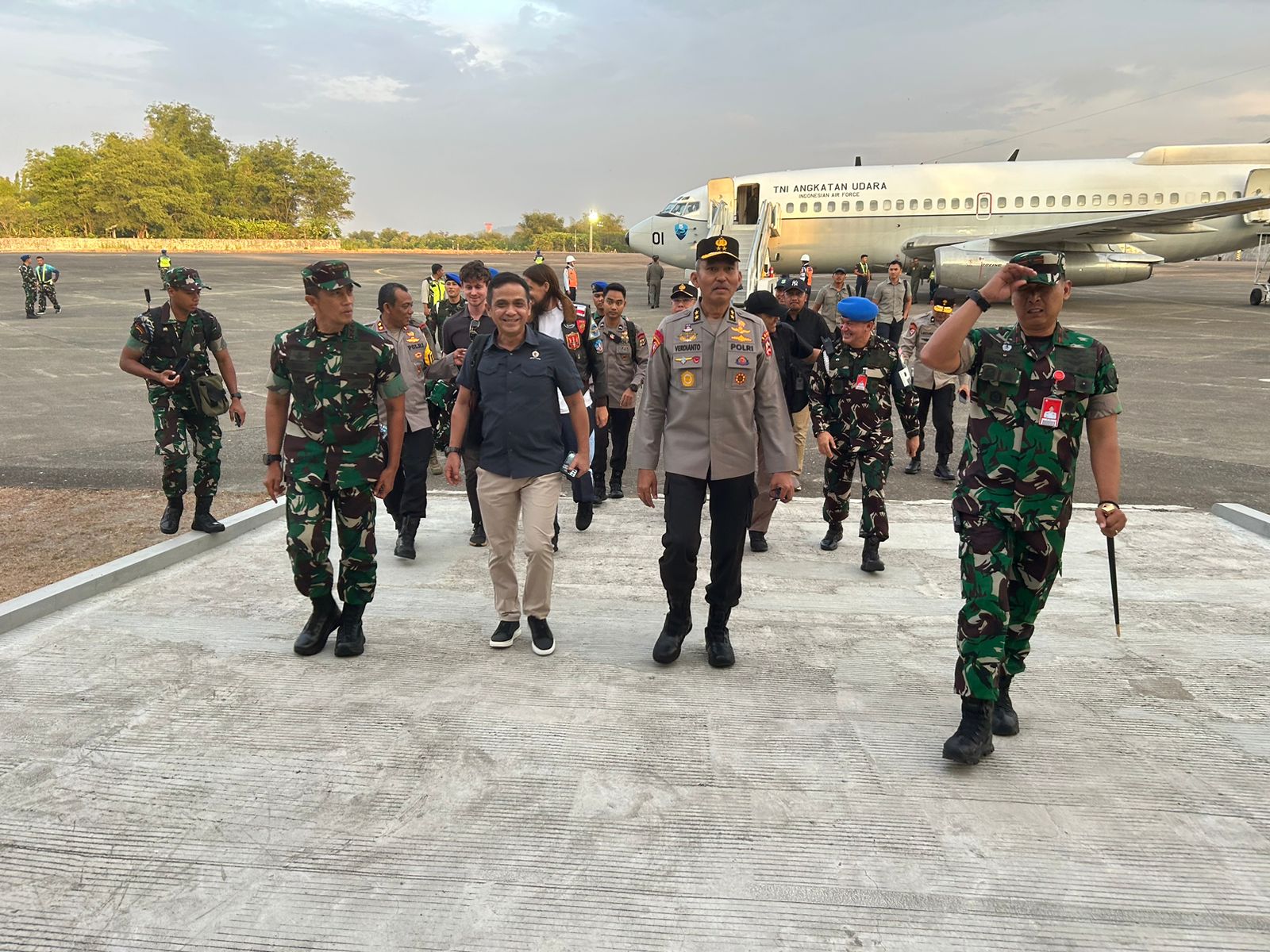 Pilot Philip Mark Mehrtens Transit di Bandara Sultan Hasanuddin Sebelum Bertolak ke Jakarta