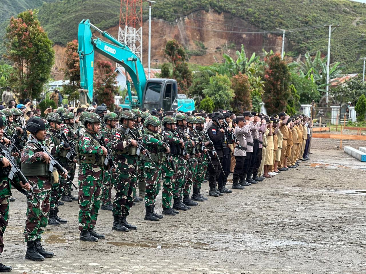 Kapolres Dogiyai Pimpin Apel Gabungan Tni-Polri Bersama Pns Dan Tenaga Honorer Di Kab. Dogiyai