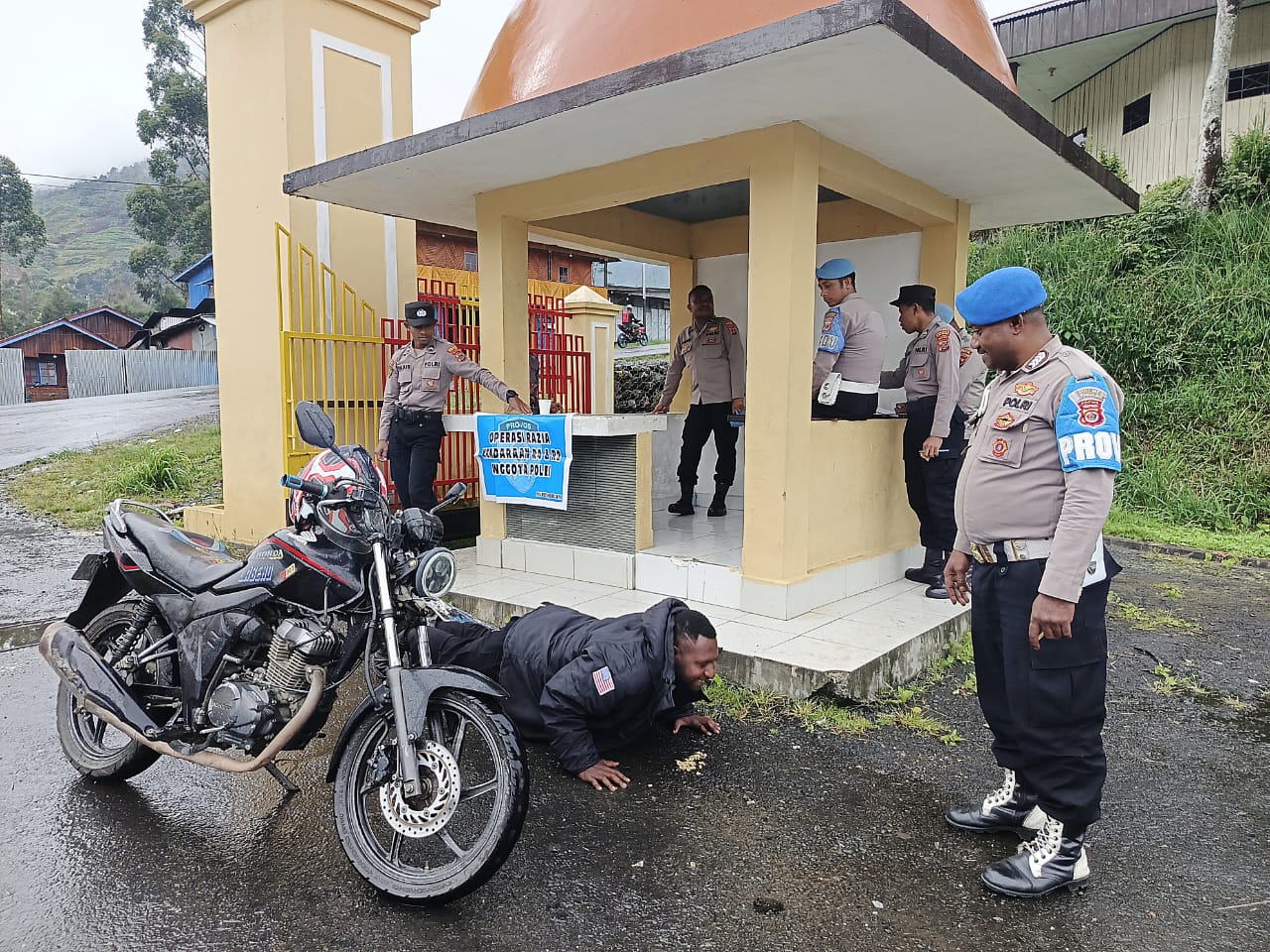 Tegakkan Disiplin Kepada Anggotanya, Sie Propam Polres Puncak Jaya Gelar Gaktiblin Pemeriksaan Kelengkapan Berkendara