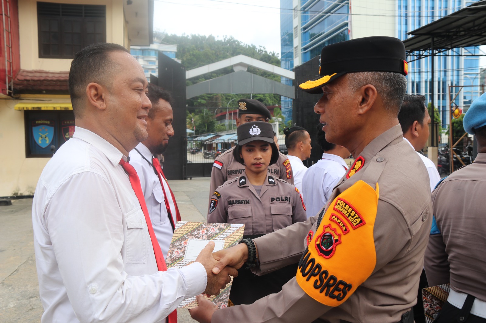 Berprestasi dan Penuh Dedikasi, 12 Personel Polresta Terima Penghargaan