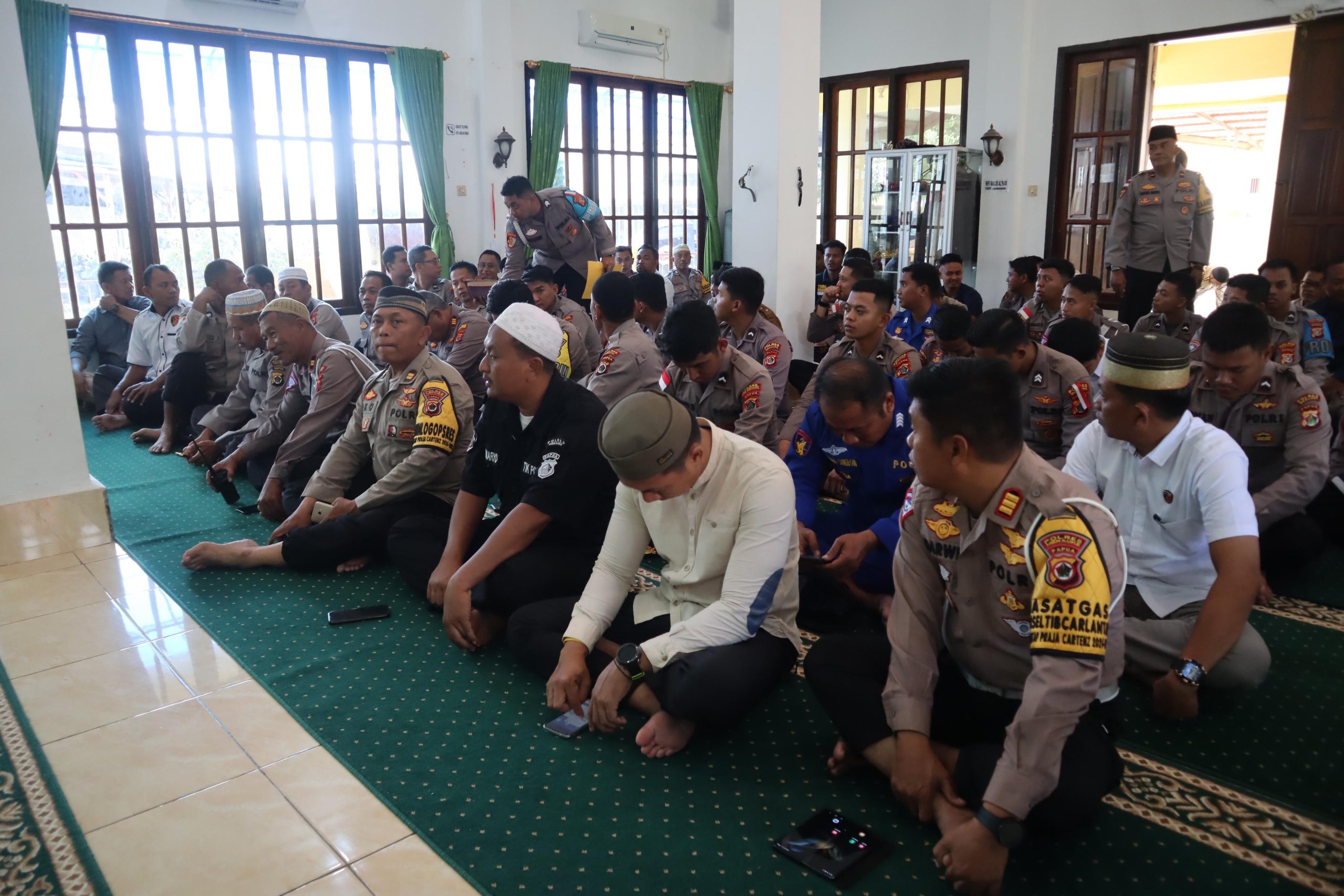 Personil Polres Merauke melaksanakan Perayaan Maulid Nabi Muhammad SAW 1446 H/2024 M