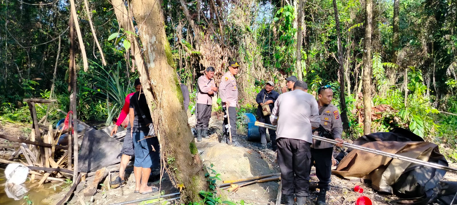 Polsek Mimika Baru Lakukan Penindakan Lokasi Pengolahan Miras Lokal di Area Irigasi