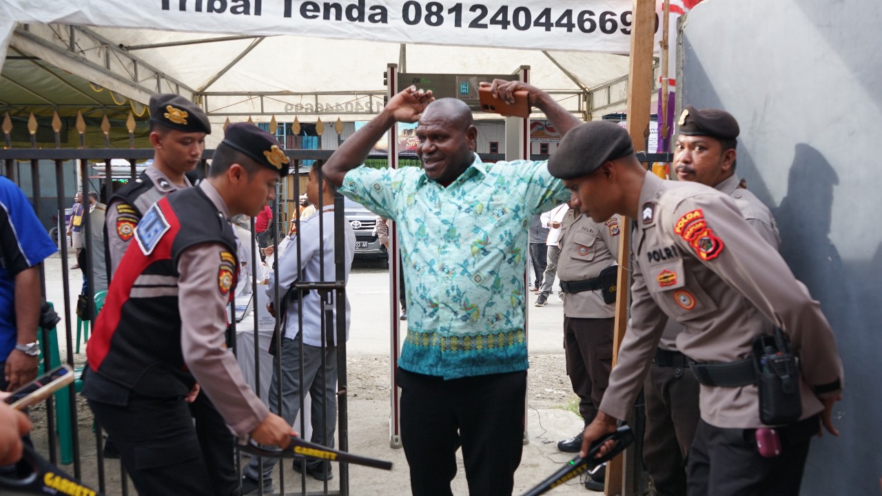 Pengamanan Diperketat, Rapat Pleno Penetapan Nomor Urut Paslon Gubernur Papua Tengah Berjalan Aman