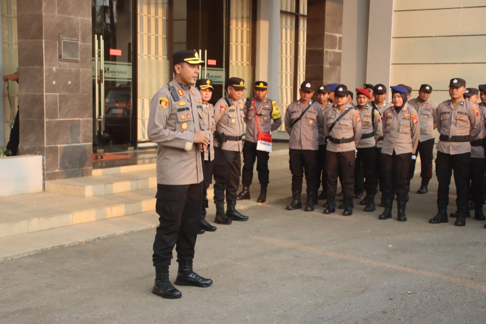 Polres Merauke Melaksanakan Pengamanan Debat Perdana Calon Bupati Dan Calon Wakil Bupati