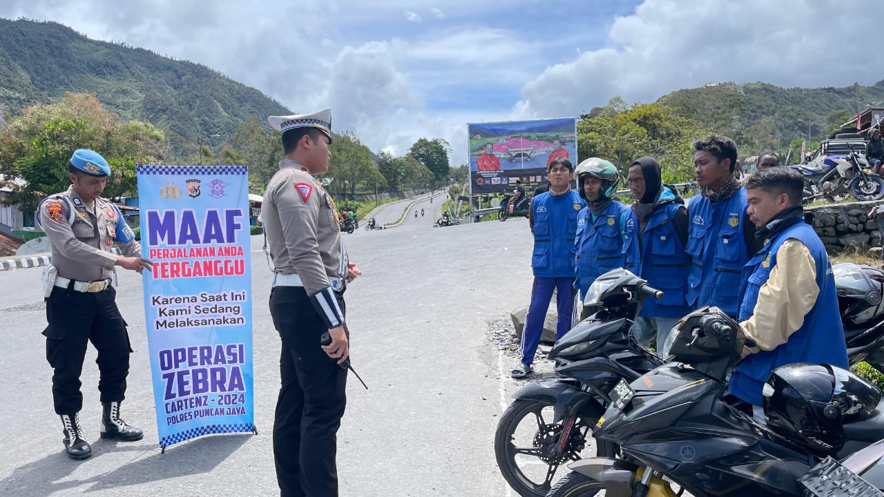 Ops Zebra Cartenz – 2024, Sat Lantas Polres Puncak Jaya Berikan Himbauan Tertib Berlalulintas Kepada Para Tukang Ojek