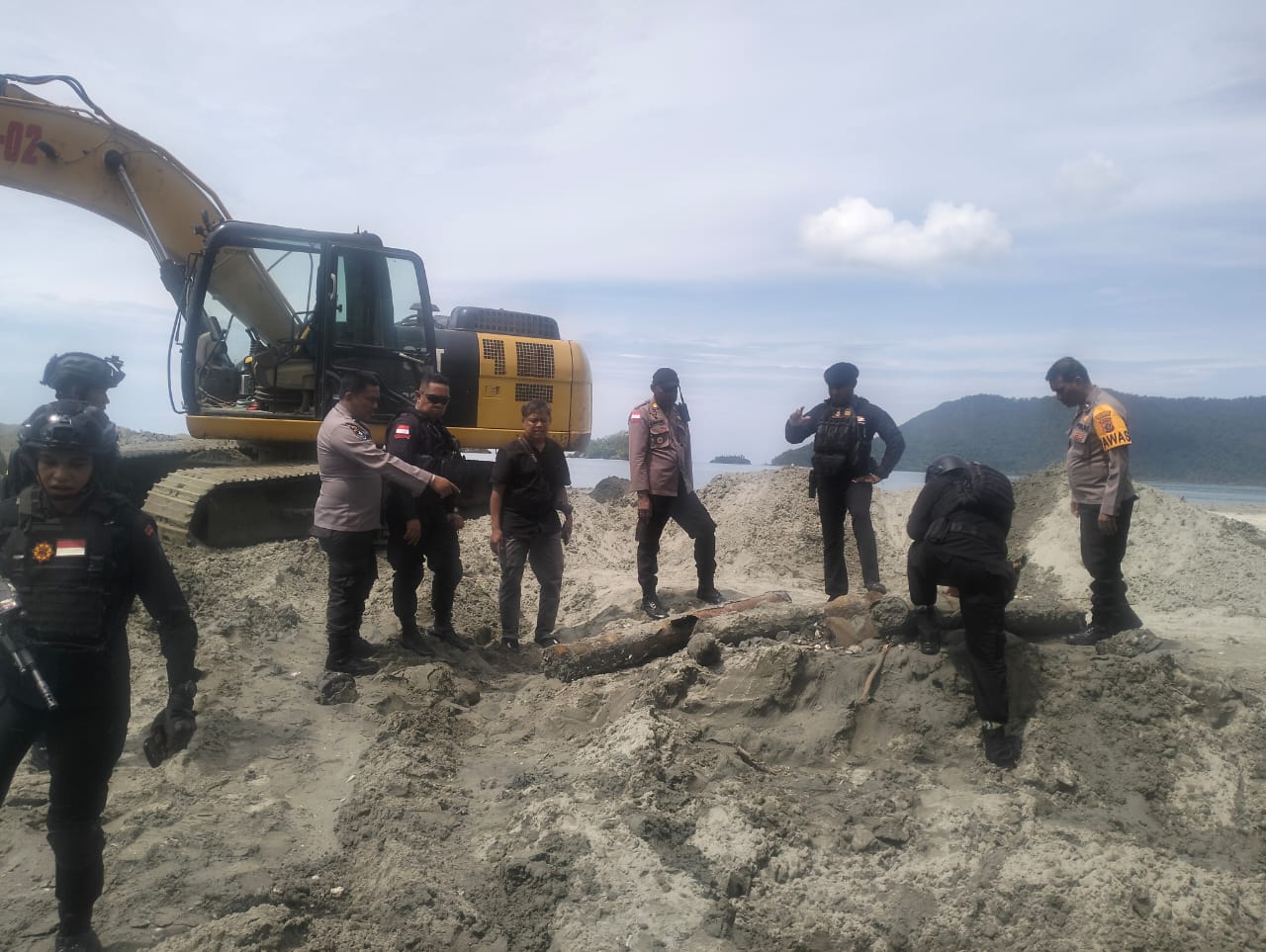 3 Mortir Diduga Peninggalan Perang Ditemukan di Pantai Holtekamp