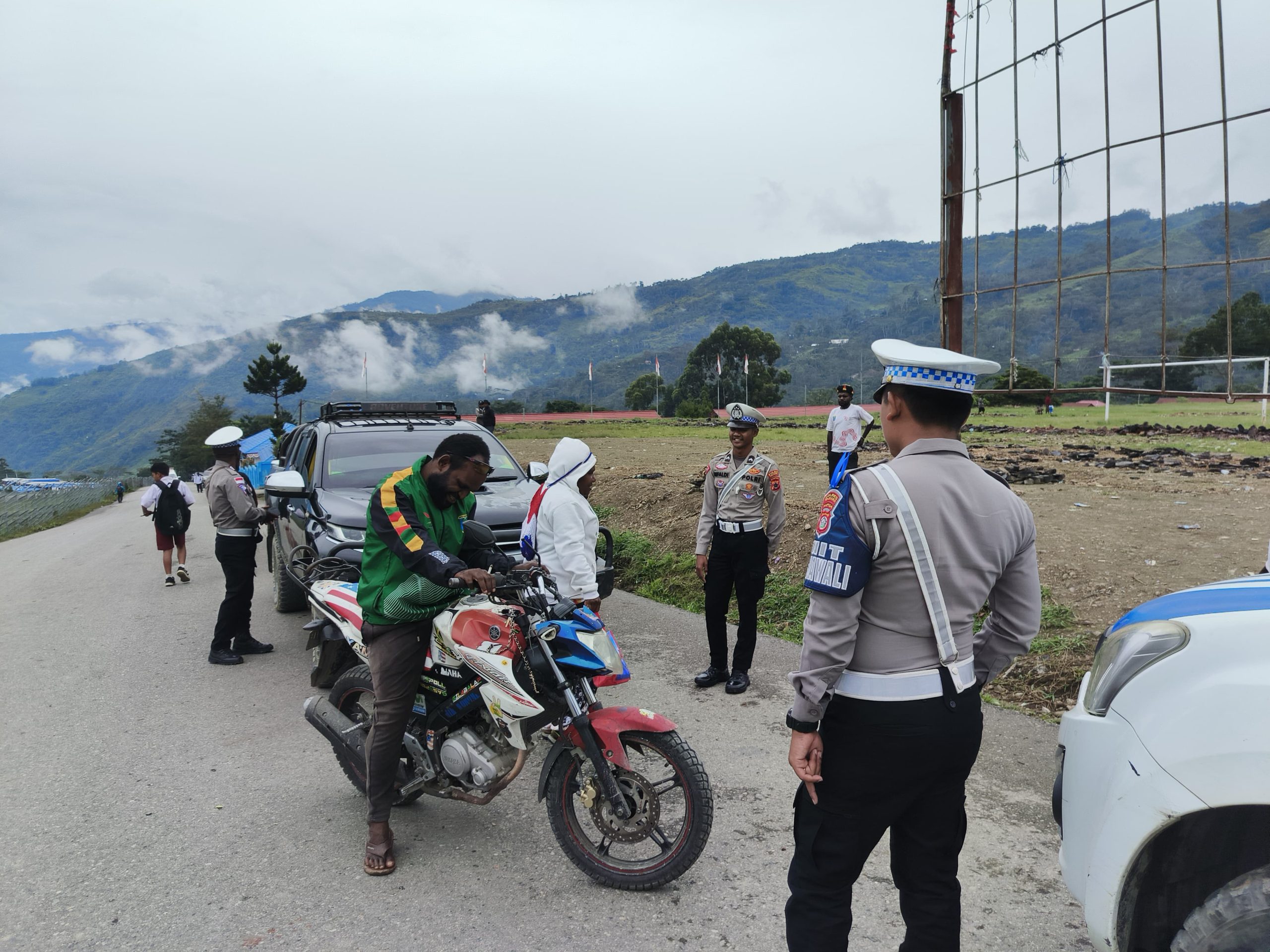 30 Pelanggar Lalulintas Di Berikan Teguran Dan Edukasi Oleh Sat Lantas Polres Tolikara