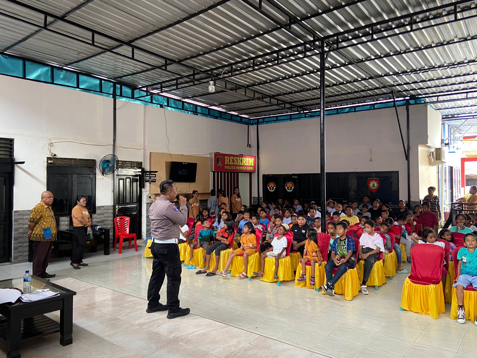 Anak-anak Sekolah Minggu Gereja Tiberias, Darmawisata di Polsek Mimika Baru