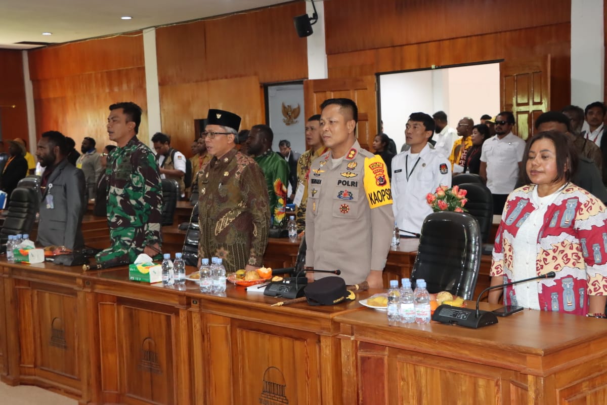 Kapolres Puncak Jaya Hadiri Acara Debat Publik Perdana Paslon Bupati dan Wakil Bupati Tahun 2024