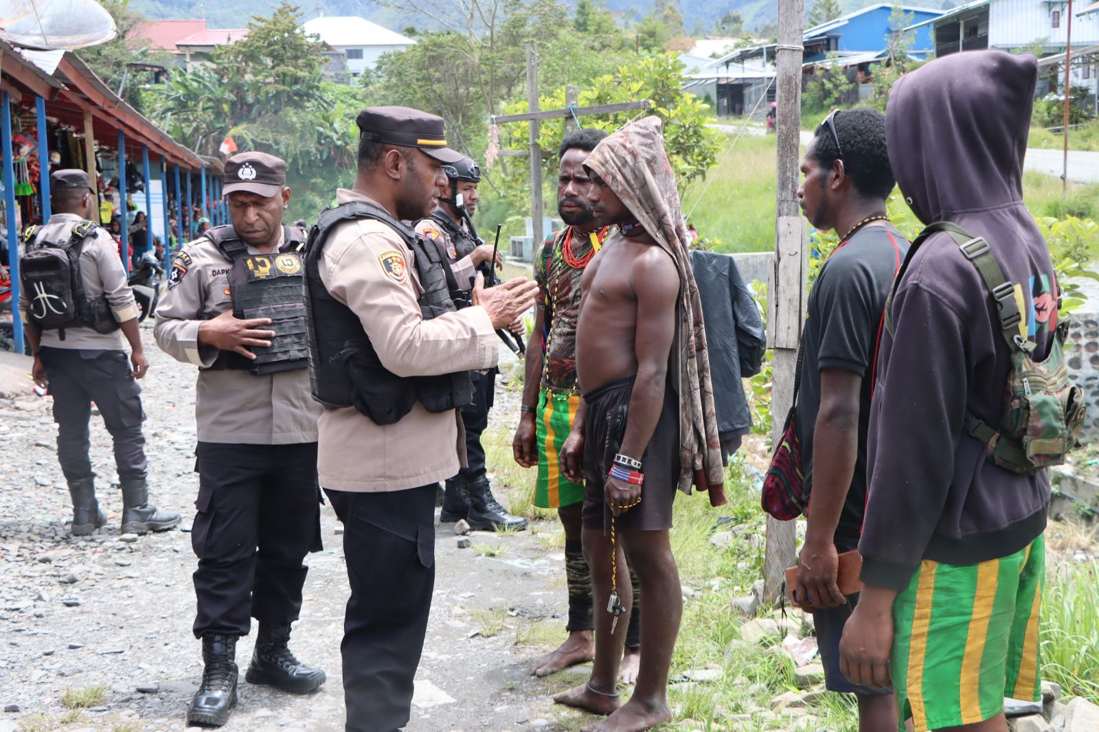 Gencar Berikan Himbauan Larangan Membawa Sajam, Polres Puncak Jaya Intensifkan Giat Patroli Dialogis