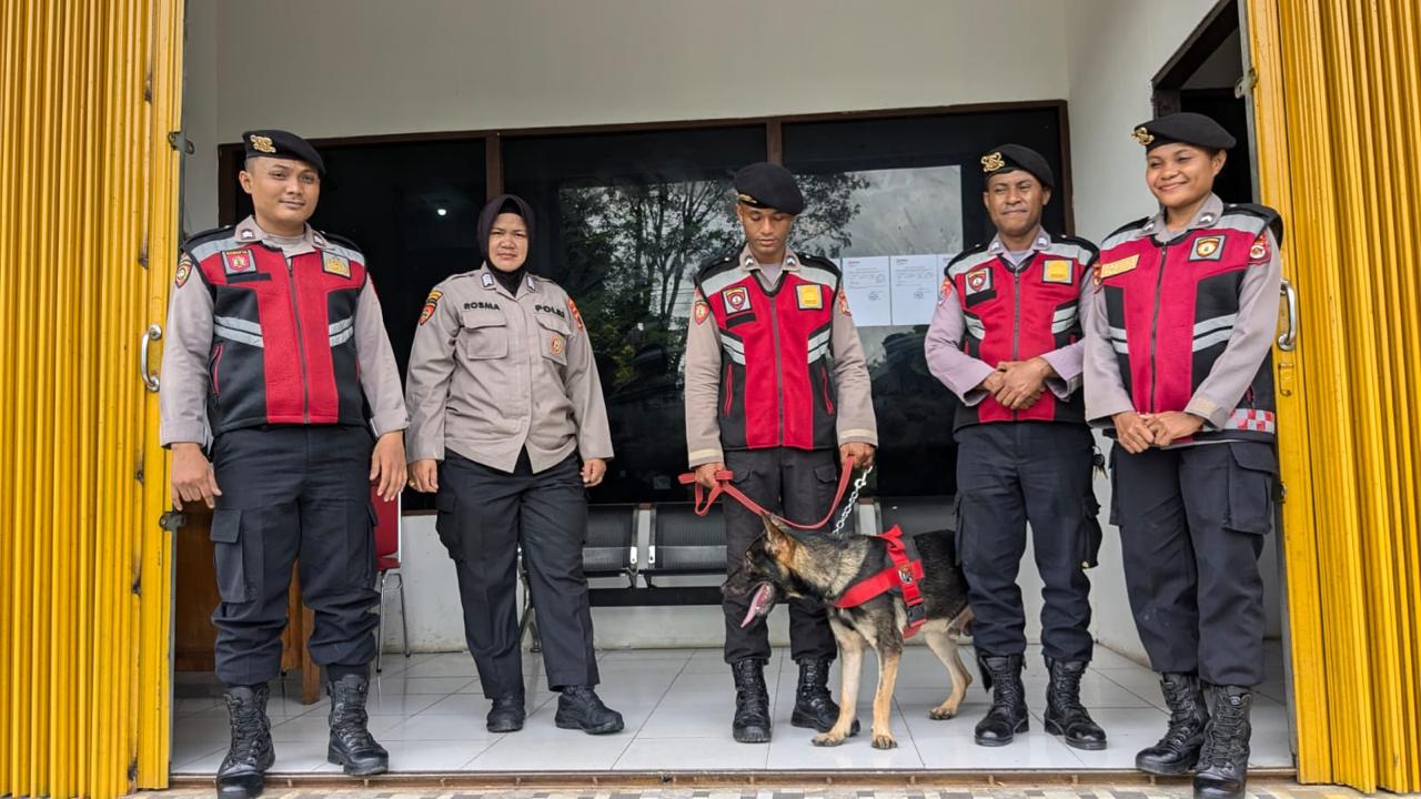 Satgas OMPC Laksanakan Sterilisasi Kantor Bawaslu Dalam Rangka Pilkada Papua