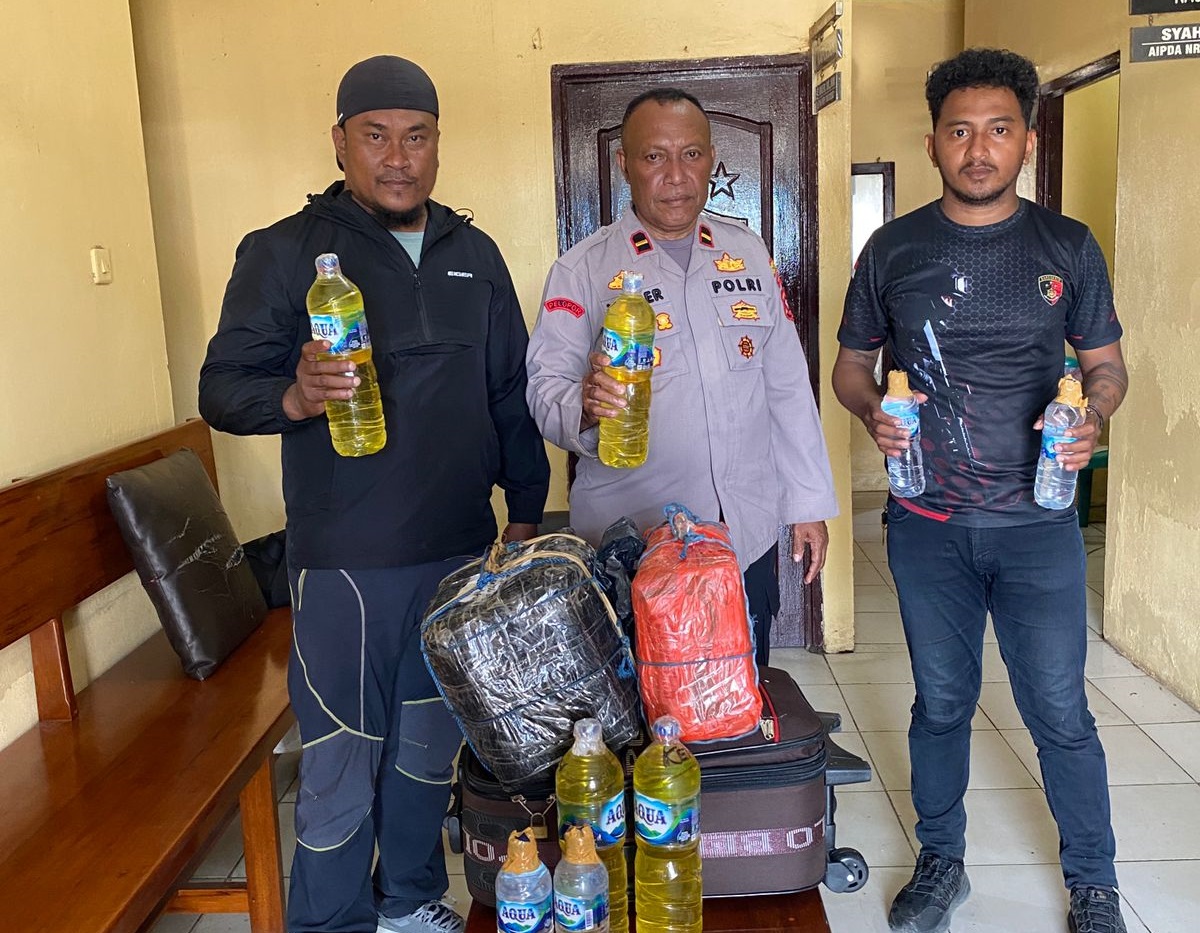 Polsek Kawasan Pelabuhan Pomako Amankan Minuman Jenis Sopi Sebanyak 50 Liter.