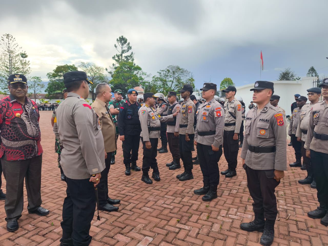 Apel Gelar Pasukan Pengecekan Kesiapsiagaan Pengamanan Pentahapan Pemungutan Suara Pilkada 2024 di Provinsi Papua Pegunungan