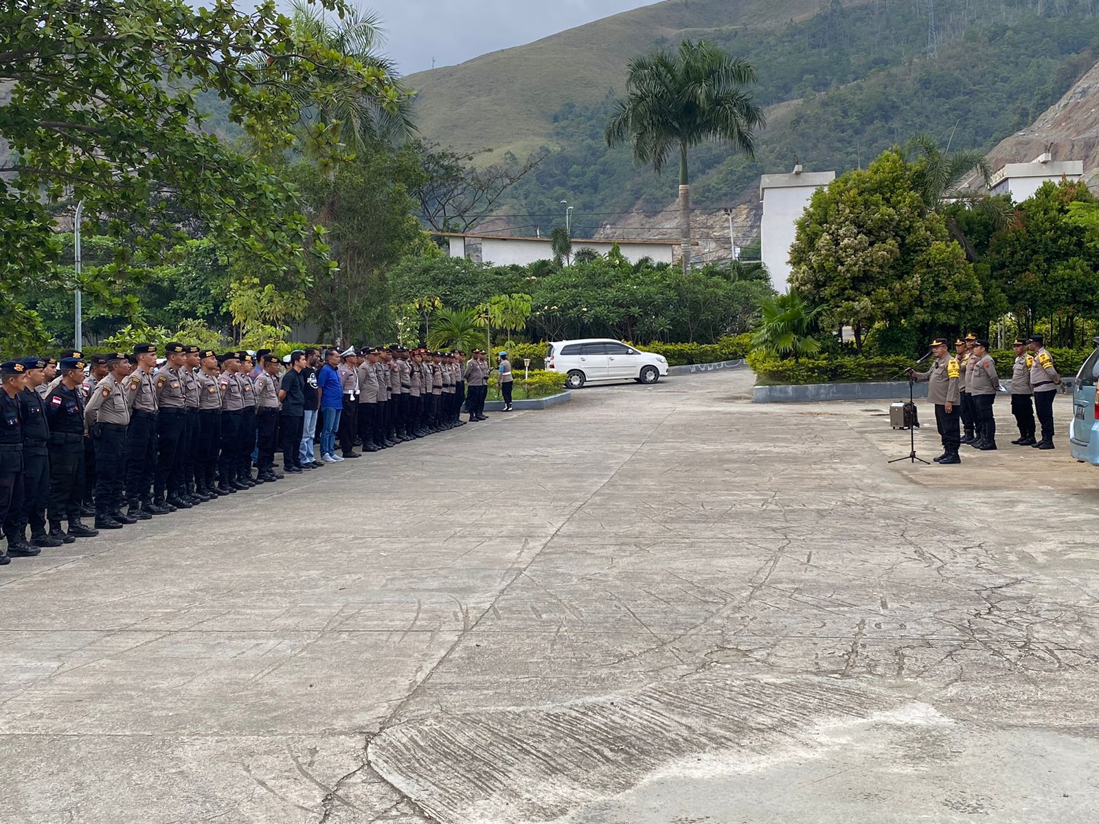 Personel Ops Mantap Praja Cartenz Polda Papua Didukung Polres Jayapura Gelar Apel Pengamanan Debat Publik Kedua Cagub dan Cawagub Papua 2024