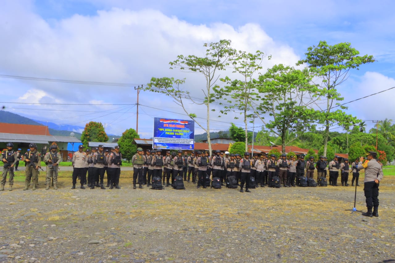 Siap Amankan Pilkada Polres Yalimo Lakukan Apel Pergeseran Pasukan, Sebanyak 116 Personel Ke TPS