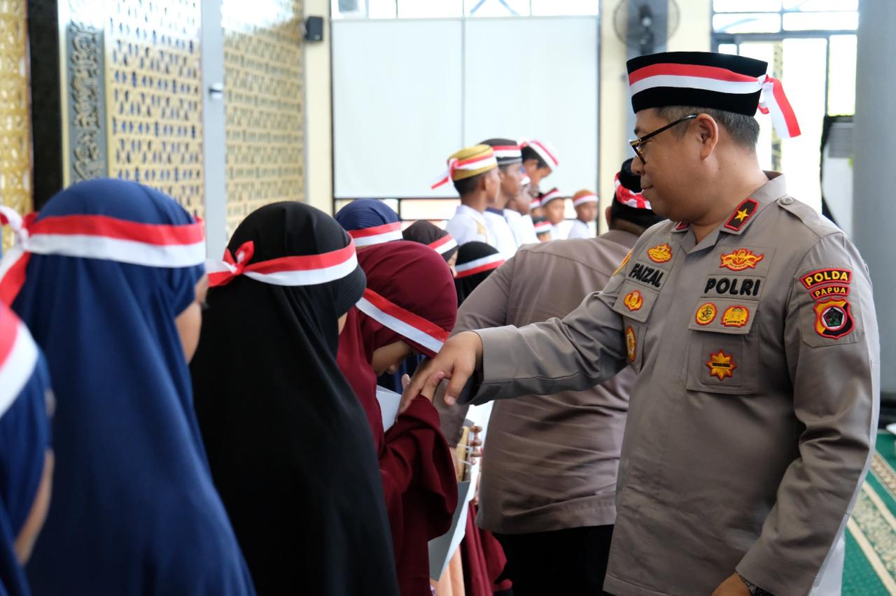 Wakapolda Papua Hadiri Istiqozah Pilkada Damai 2024 Bersama TNI-Polri dan Pemberian Santunan Kepada Anak Yatim