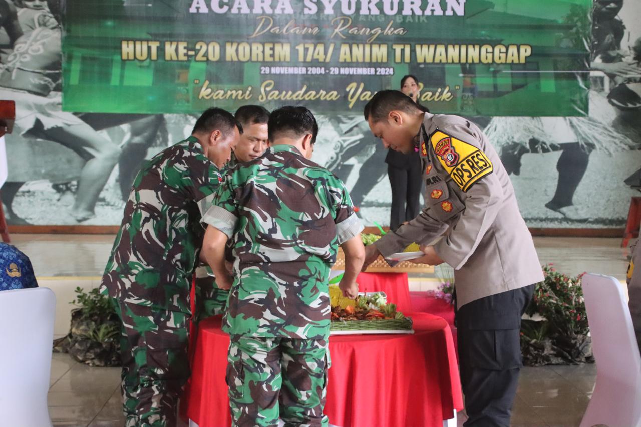 Kapolres Merauke Hadiri Syukuran HUT Ke – 20 Korem 174/Anim Ti Waninggap