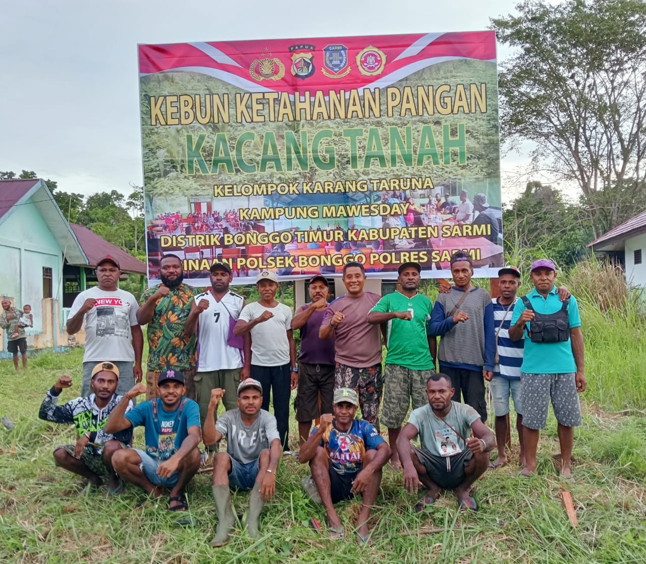 Polsek Bonggo Dukung Program Ketahanan Pangan Nasional Melalui, Pembersihan lahan dan pemasanagan Baliho