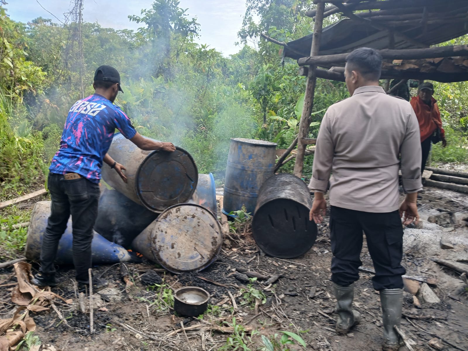 Menjelang Nataru, Polsek Miru Operasi Penertiban Lokasi Penyulingan Miras Lokal