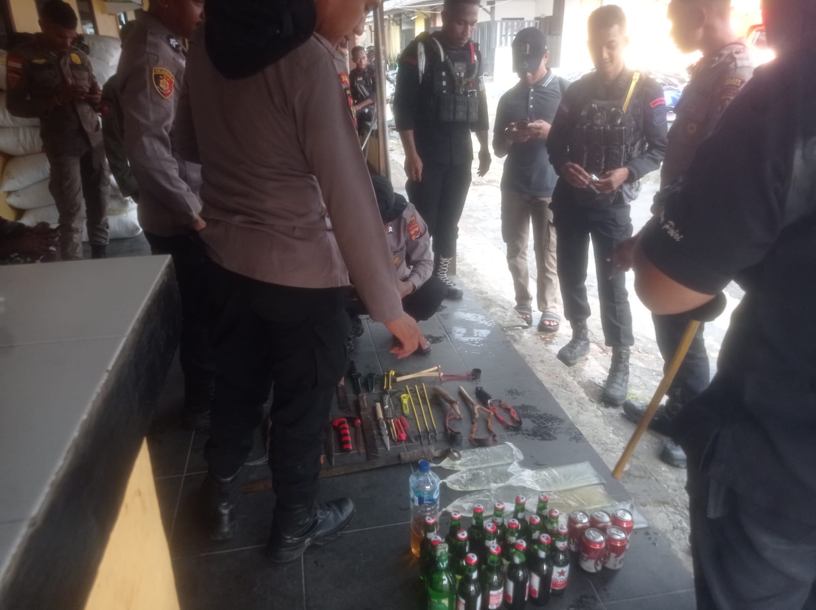 Sweeping Senjata Tajam, Amankan Sejumlah Barang Bukti