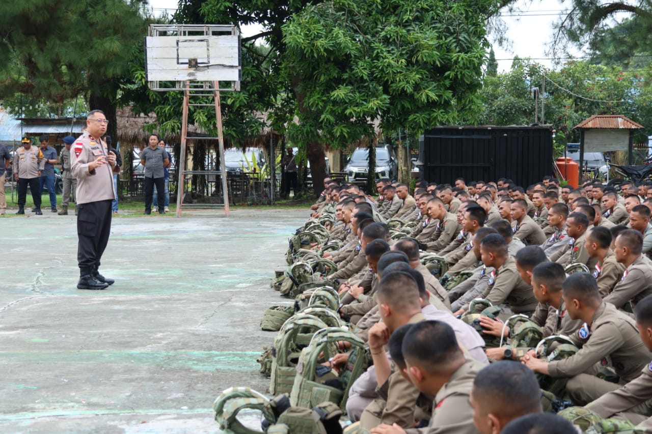 Wakapolda Papua Berikan Arahan Kepada Para Personel Satgas Tindak Ops Damai Cartenz-2025