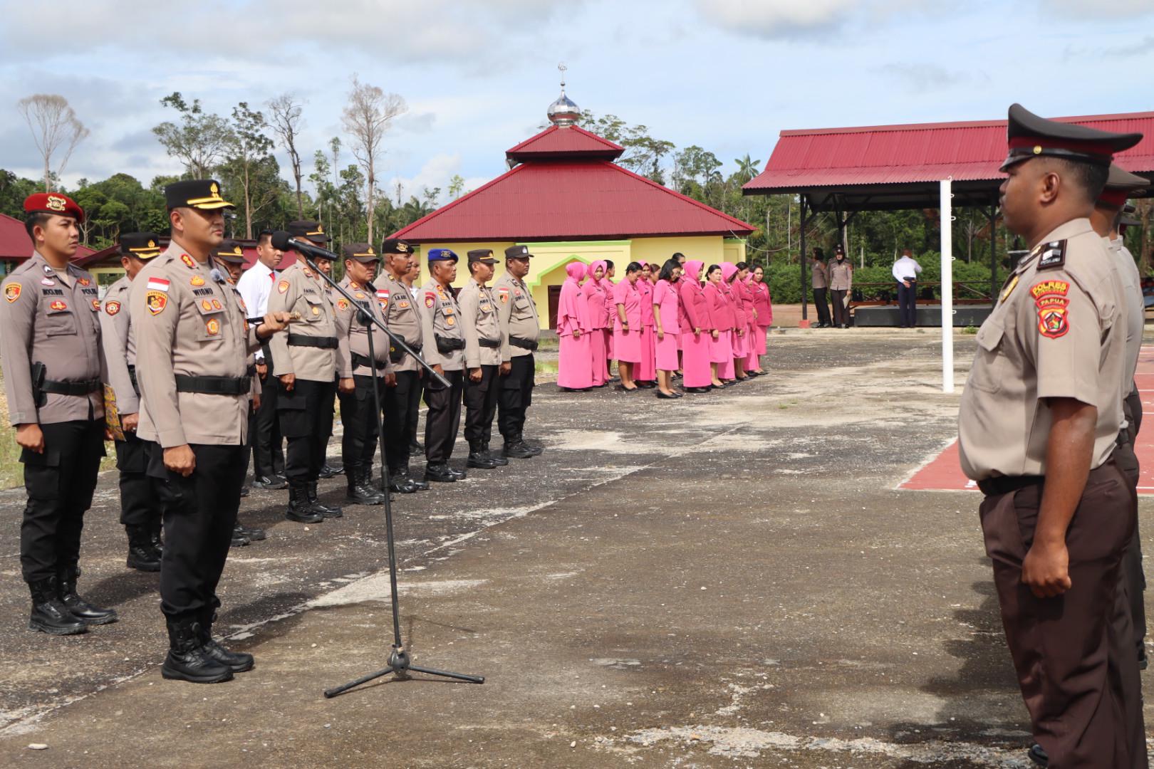 Kenaikan Pangkat 28 Anggota, Kapolres Boven Digoel Pimpin Upacara Korps Raport