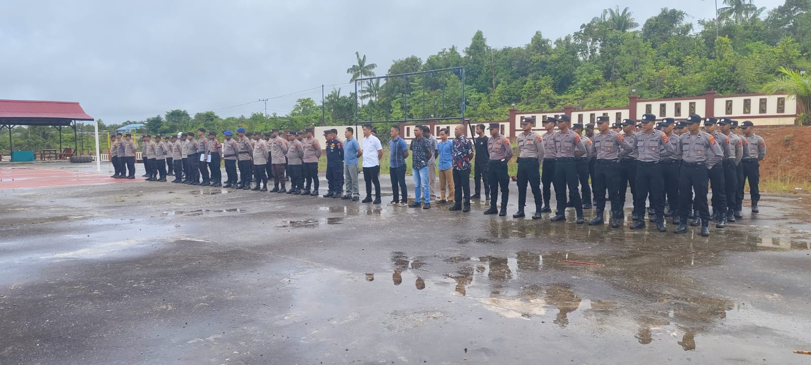 Kabag Ops Ambil Apel Perdana Berikan Arahan Kepada Seluruh Personil Polres Boven Digoel di Tahun 2025 Agar Lebih Baik