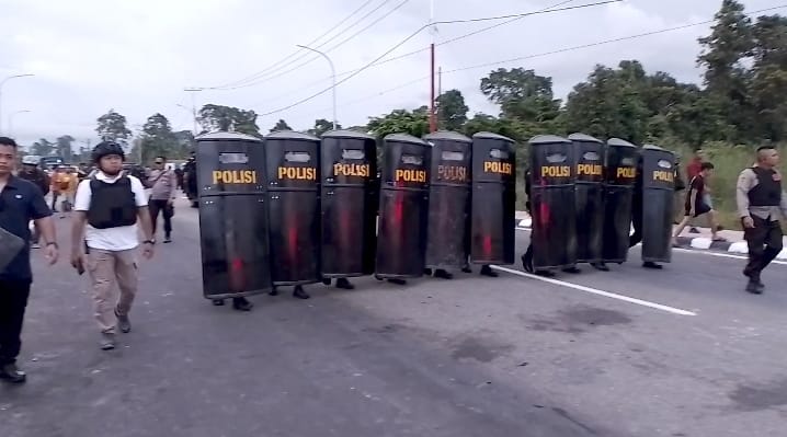 1 Unit Mobil di bakar dan Enam Orang Terkena Panah, Bentrok Dua Kelompok di Jalan Baru Timika